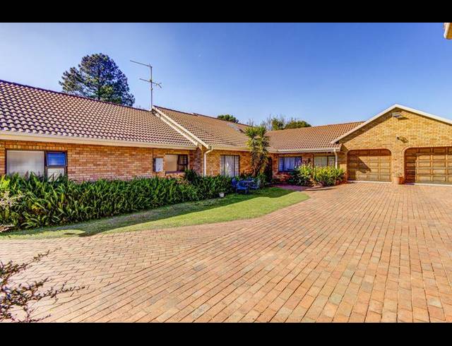 4 BEDROOM HOUSE FOR SALE IN PARKHILL GARDENS